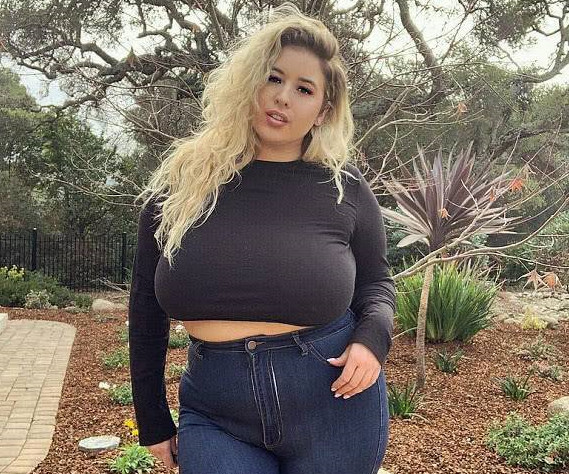 原创美国大码模特展示厚实身躯坦言女人还是胖的好