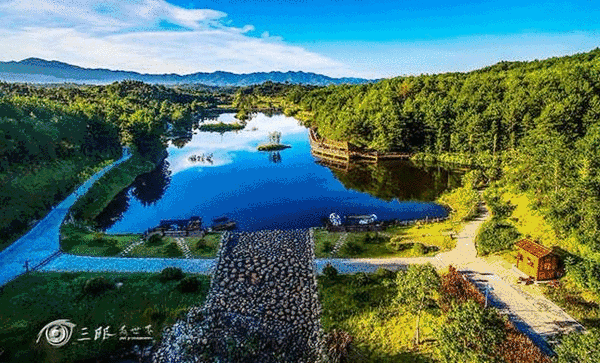 龙岩将时光凝聚成别具一格的山水在日月星光下安静在云雾风雨中优雅