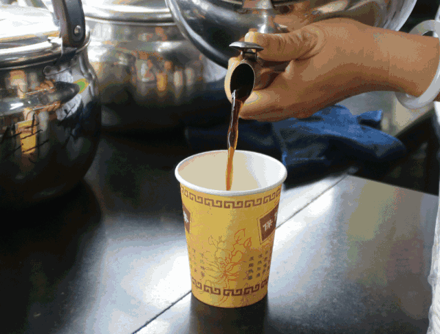 茶一锅热气腾腾的火锅最能抚慰人心像今天这么冷的天气想和好基友们围