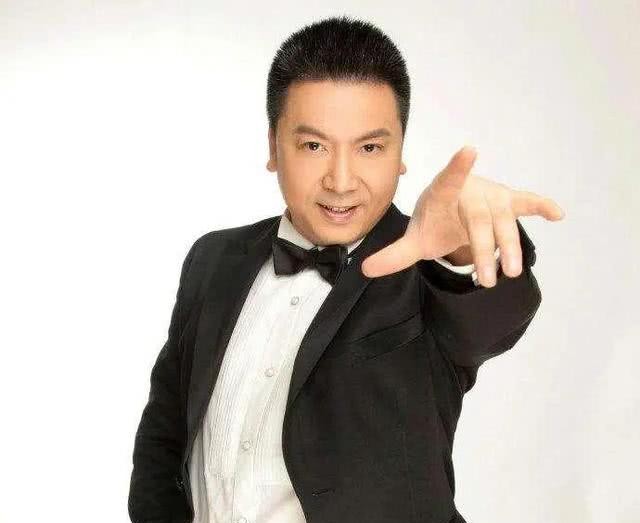 搏击主持人郑环宇炮轰网络喷子:一帮怂货,只能在网上扮演成斗士