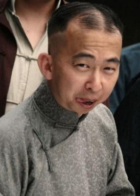 "最丑影帝"巨兴茂:《灵魂摆渡》导演,今身价过10亿妻子美过范冰冰