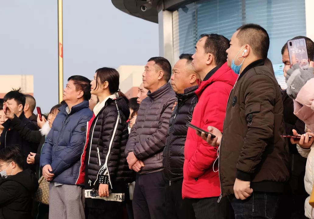 公司马建荣董事长,陈忠静,陈芝芬副总等公司高层领导