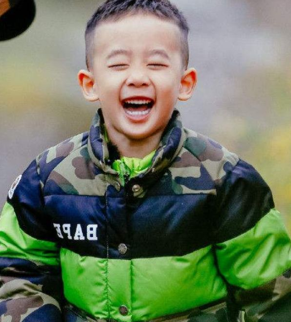 原创有种基因叫陈小春应采儿本以为儿子会一直可爱下去如今霸气十足