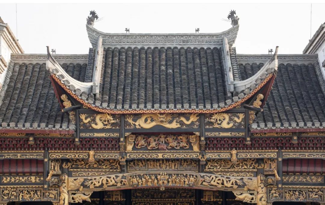 中国传统的木结构建筑,大多是坡屋顶.