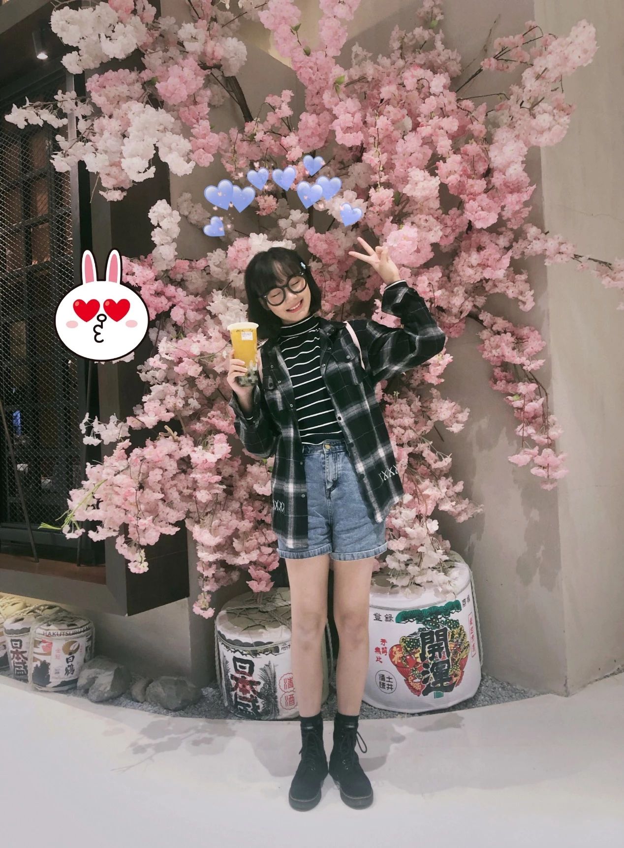 那么超短裤永远都是"百穿不厌"的单品,尤其是双腿像吕小雨这般纤细的