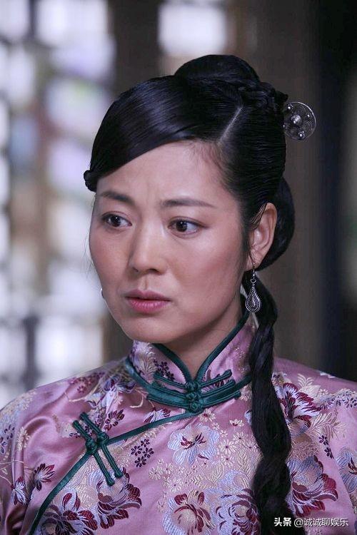 2008年,在女性励志剧《女人的村庄》中饰村支书张西凤 ,并获得第25届