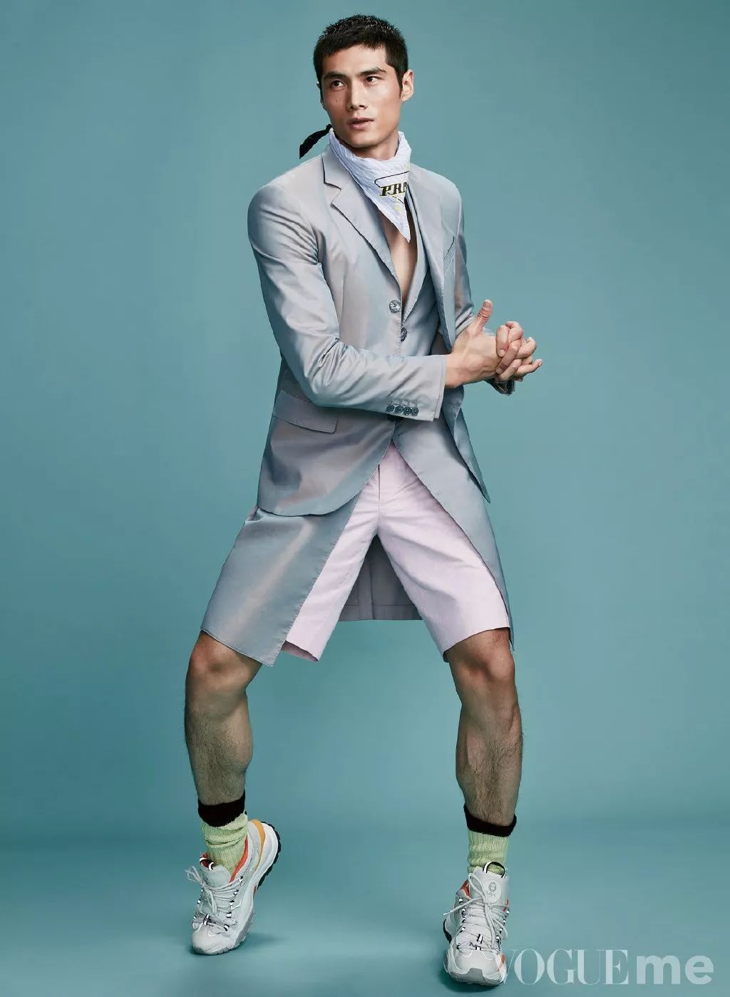 郝允祥出镜中国版《vogue me》二月刊时尚大片,男士裙装阳刚之气国模