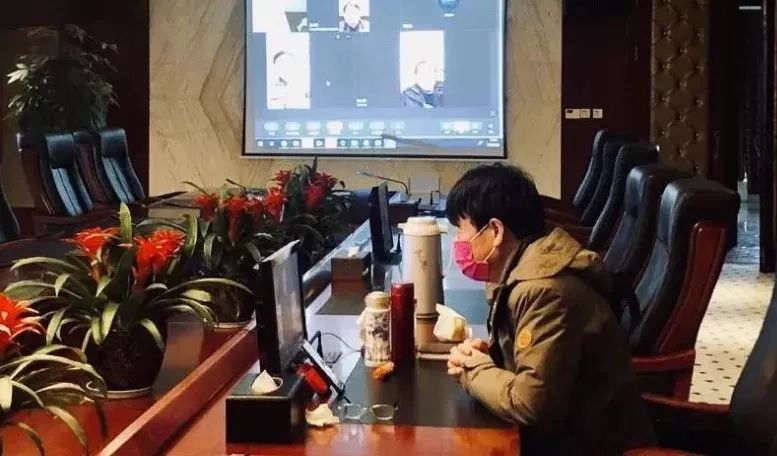 偌大的会议室,只有王水福一个人,"办企业快40年了,一个人开会还是第一