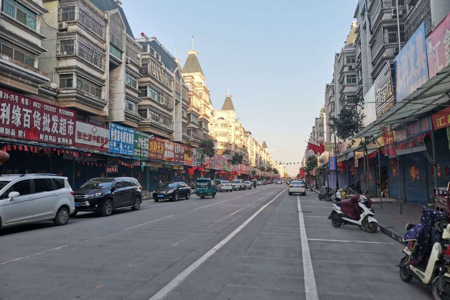 疫情假期结束后复工第七日山东枣庄香港街批发市场依旧冷冷清清