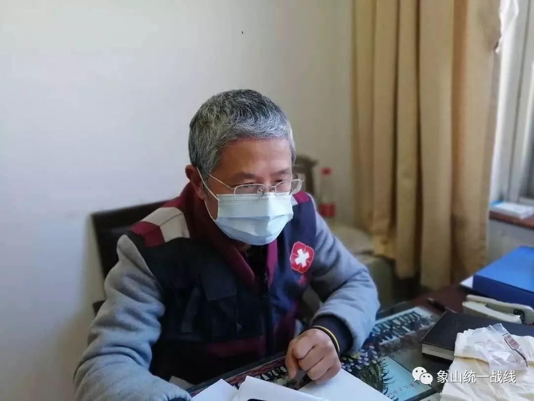 众志成城同心防疫一线战场上的流行病学调查员盟员宋世忠