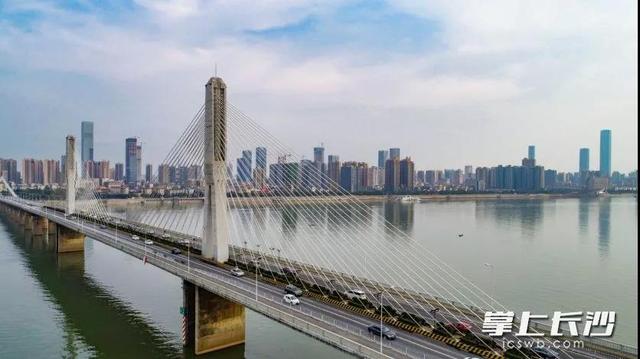 福元路大橋,三汊磯大橋 銀盆嶺大橋,橘子洲大橋上 車輛有所增加芙蓉區