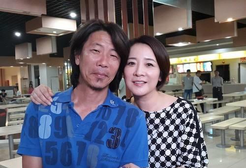 外界开始盛传张孝正与蒋勤勤擦出了感情的火花.