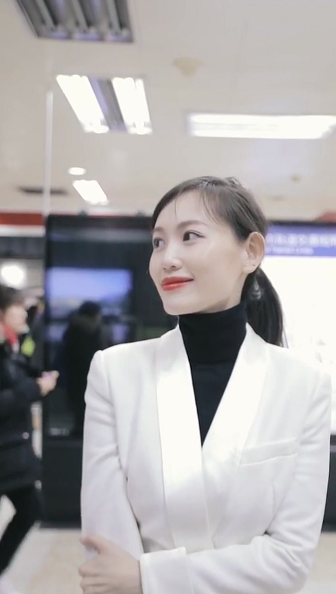 原创马蓉表明现状后再晒视频状态超好肤白貌美窈窕身材抢镜