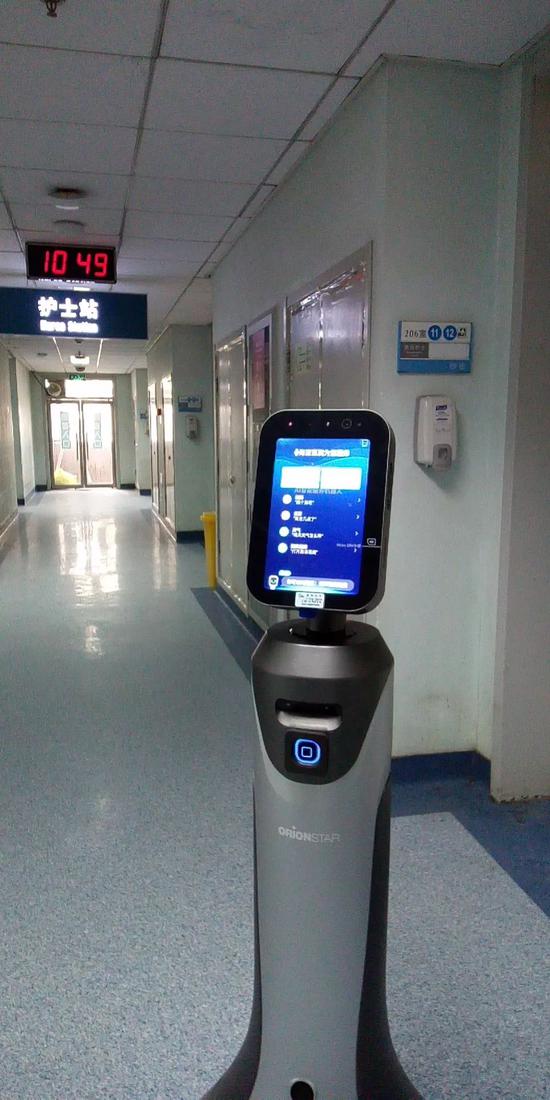 "越凡科技创始人,ceo黄山表示,"机器人作为人工智能的载体,在医院中更