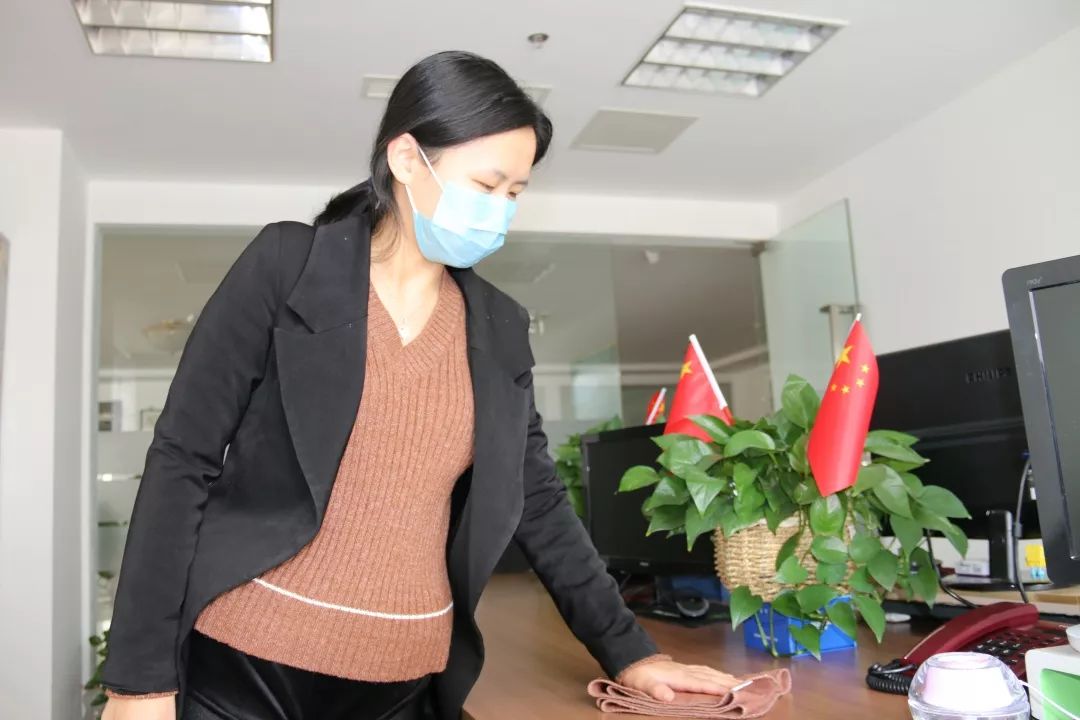 战疫情我在一线四鲍万同抗击疫情个人捐款27万元