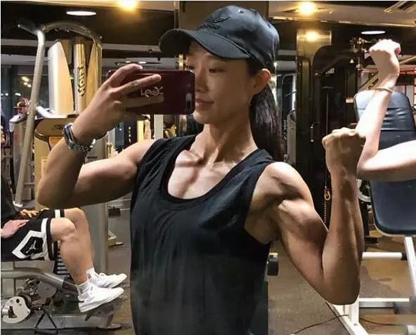 别在担心健身练成金刚芭比,女生拥有肌肉,原来如此性感!