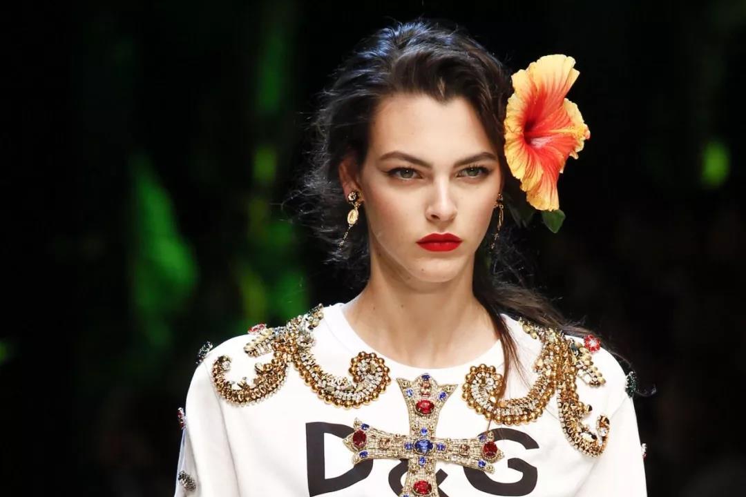 老佛爷的灵感缪斯,又美又酷的意大利超模—vittoria ceretti