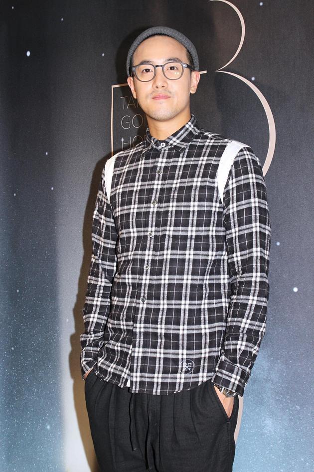 香港老牌演员聚会被指像吃农村酒席,曾志伟能吃能喝,成龙调节气氛!