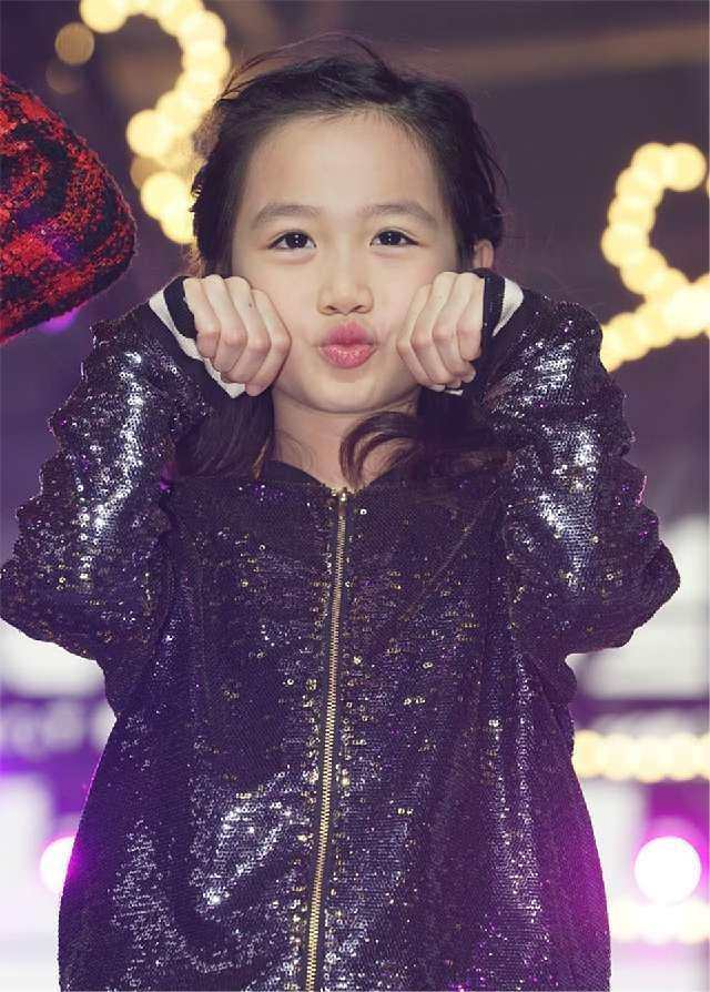 与第二任丈夫台湾音乐人严铮也生下两个女儿,小女儿考拉(严稚棱),二