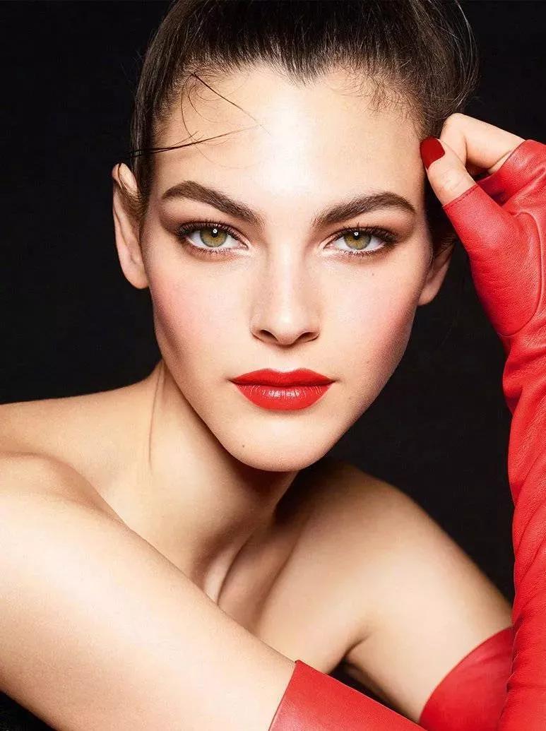 老佛爷的灵感缪斯又美又酷的意大利超模vittoriaceretti