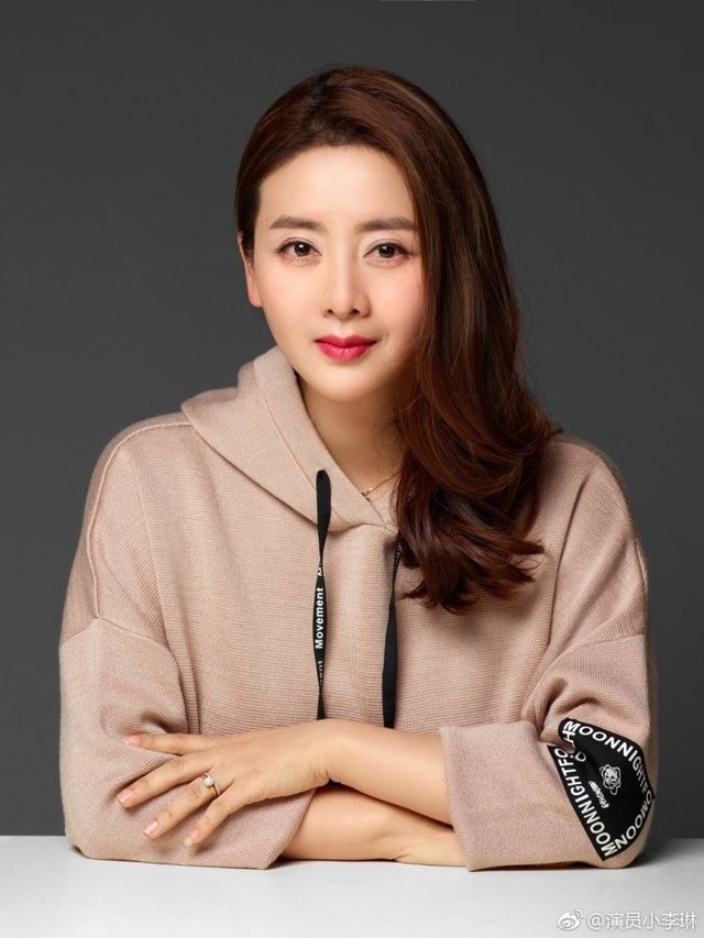 《上错花轿嫁对郎》的三位主演都二婚了,只有他对老婆如初恋_李佳璘