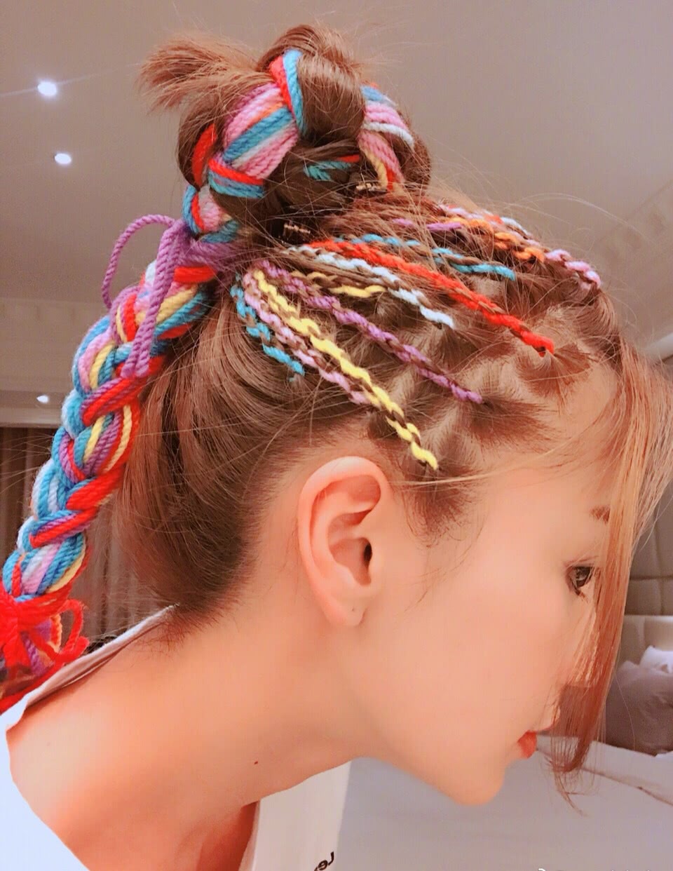 邓紫棋和成果扎辫子"酷",看到杨颖"七彩辫",仙女下凡?你们觉得呢?