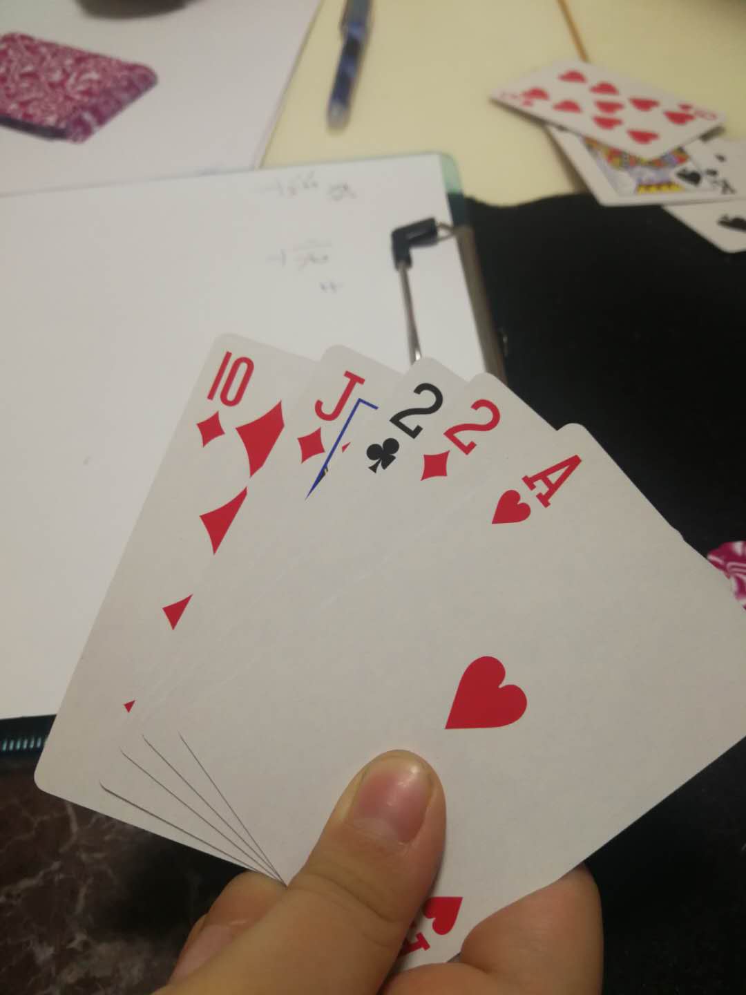 又比如:下面这样五张牌,可以有怎样的算法呢?哪一种算法更为便捷呢?