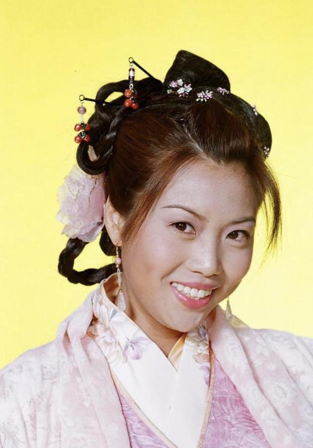 53岁梅小惠罕见大方祝福患病前任曾伟权,13年恋情遭男方背叛收场