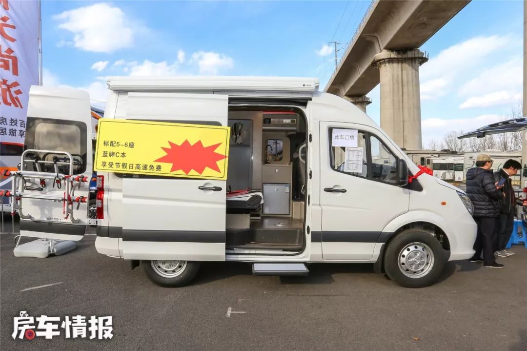 6萬元,這樣的價格,已經比很多緊湊級家用轎車還便宜,不過作為一輛房車