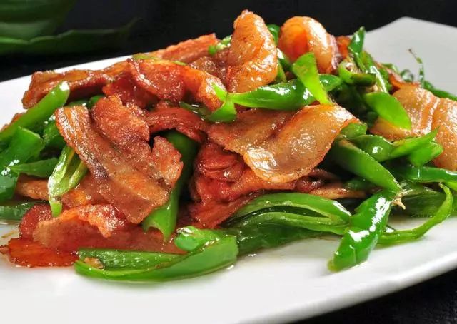 农家小炒肉必须要用杭椒做才够味火候一定掌握好