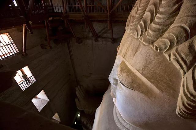 莫高窟的标志九层楼下的敦煌最大佛像