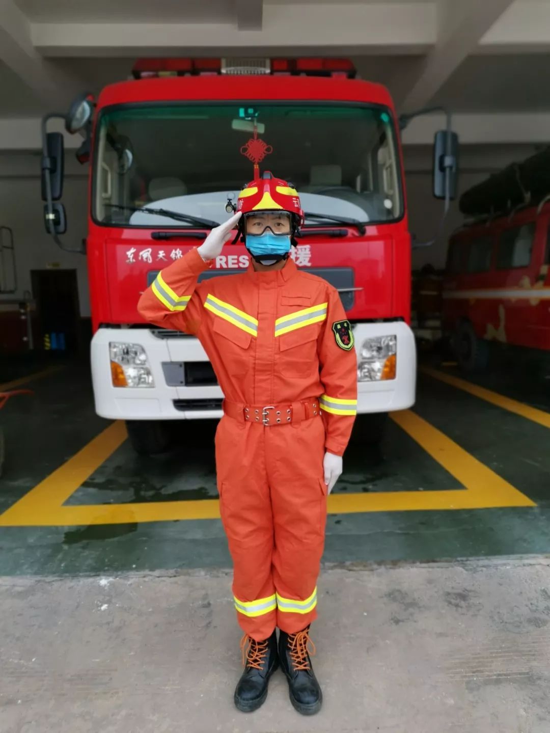 战疫| 消防员丈夫和辅警妻子的抗疫故事_疫情