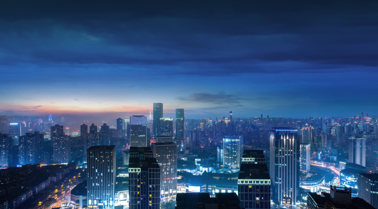 城市中芯理想地择天空云镜尽享都会繁华