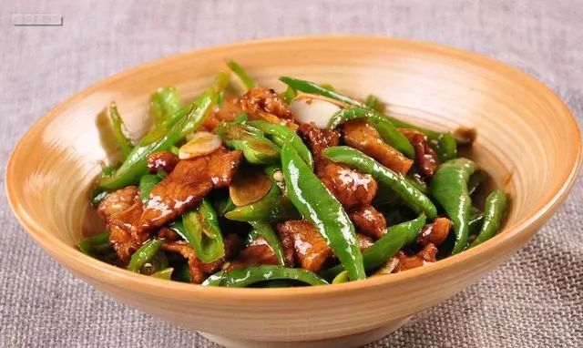 农家小炒肉必须要用杭椒做才够味火候一定掌握好