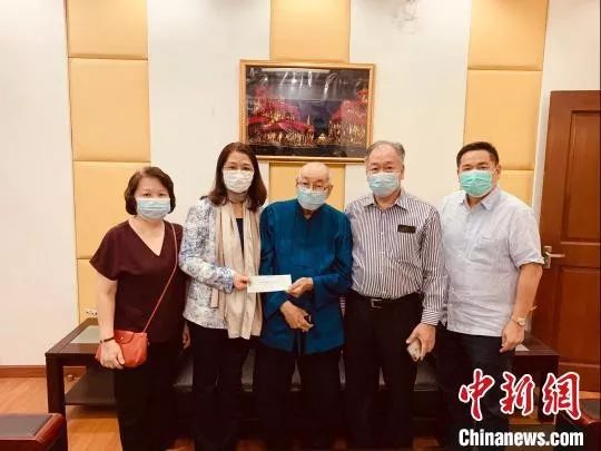 海外华侨华人的这些举动让耿爽为他们打call