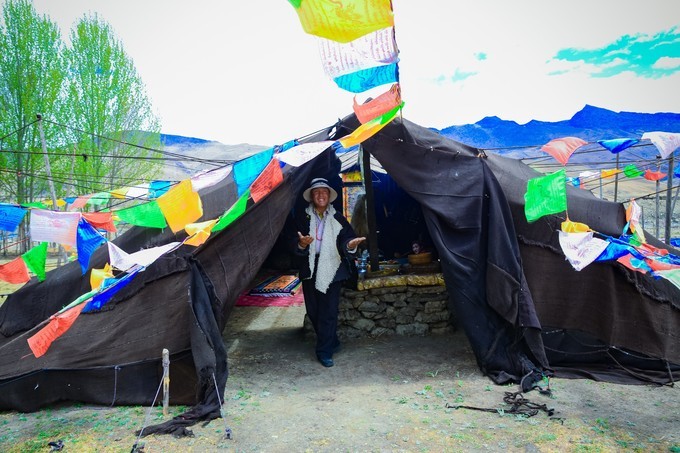 藏地特色黑帐篷一顶用三百头牦牛毛编织而成不透风不漏雨