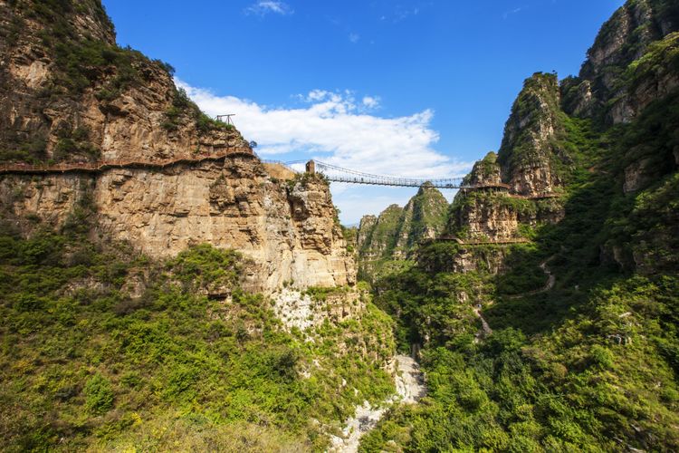 北京房山三渡乐谷银滩玻璃栈道吊桥,高山漂流