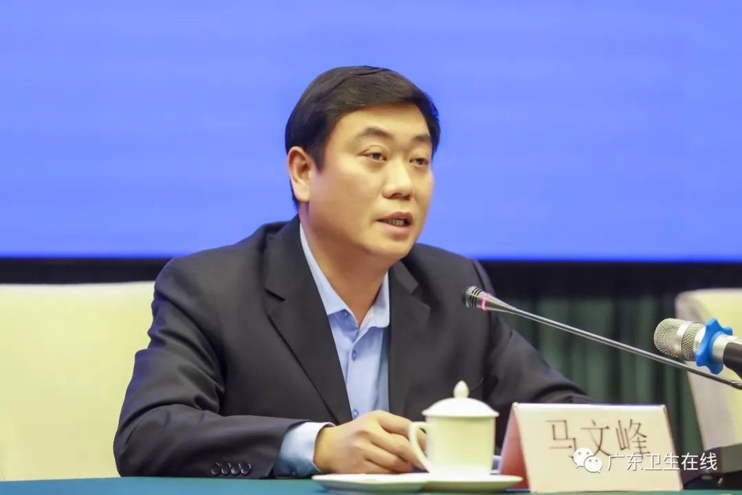 副组长,省卫生健康委党组成员马文峰通报了广东强化流行病学调查的