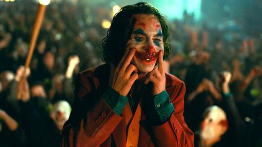 小丑2019:一部极度压抑的作品,看完需要15集海绵宝宝缓解_亚瑟