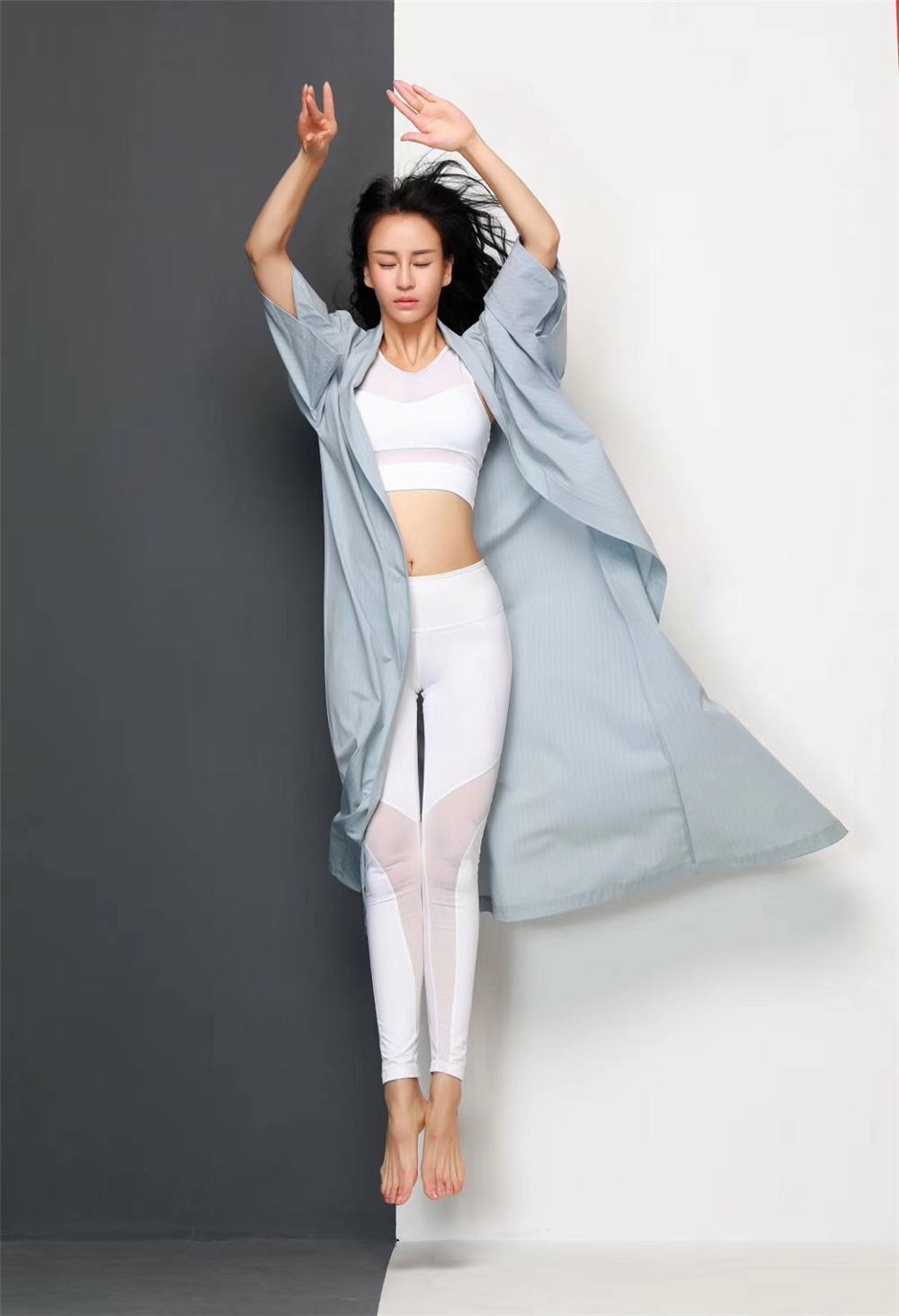 母其弥雅,被成龙提携,瑜伽"教母"究竟"功力"如何?