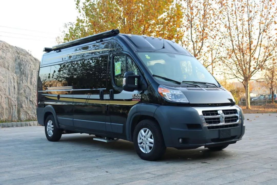 房车展精选带后拓展的b型房车见过吗空间大配置高设计独特小家庭都