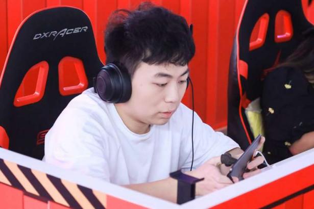 陈大白粉丝突破1000w,他翻过一座座山,他成为一座座山