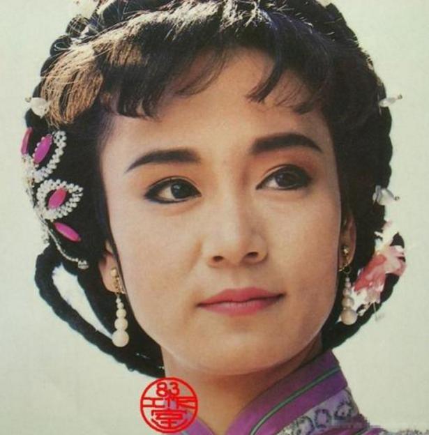 二后来还是在好友林楚楚的劝说下才,刘雪华才顺利进入了娱乐圈.