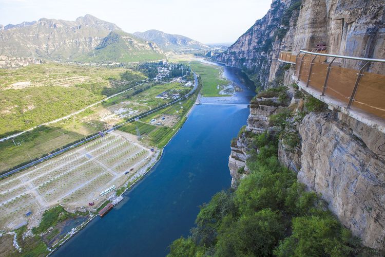 北京房山三渡乐谷银滩玻璃栈道吊桥,高山漂流