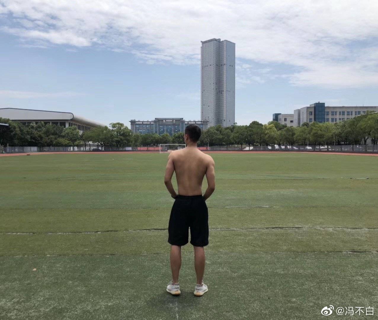 型男大赏ii 音乐博主登场!这肌肉充满文艺感_健身