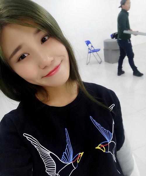 曝国光女神脚踏两只船,一边与健身帅哥约会,隔天约会年长男星_梁凯莉