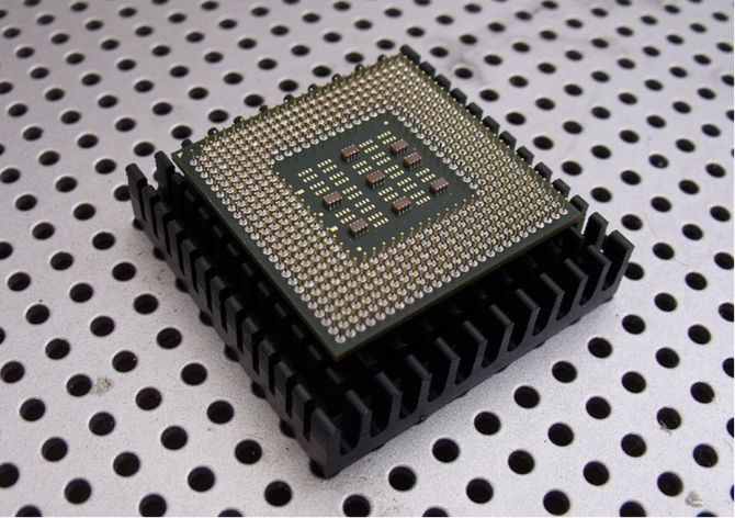 8核心16线程国产x86处理器性能曝光与初代锐龙近似