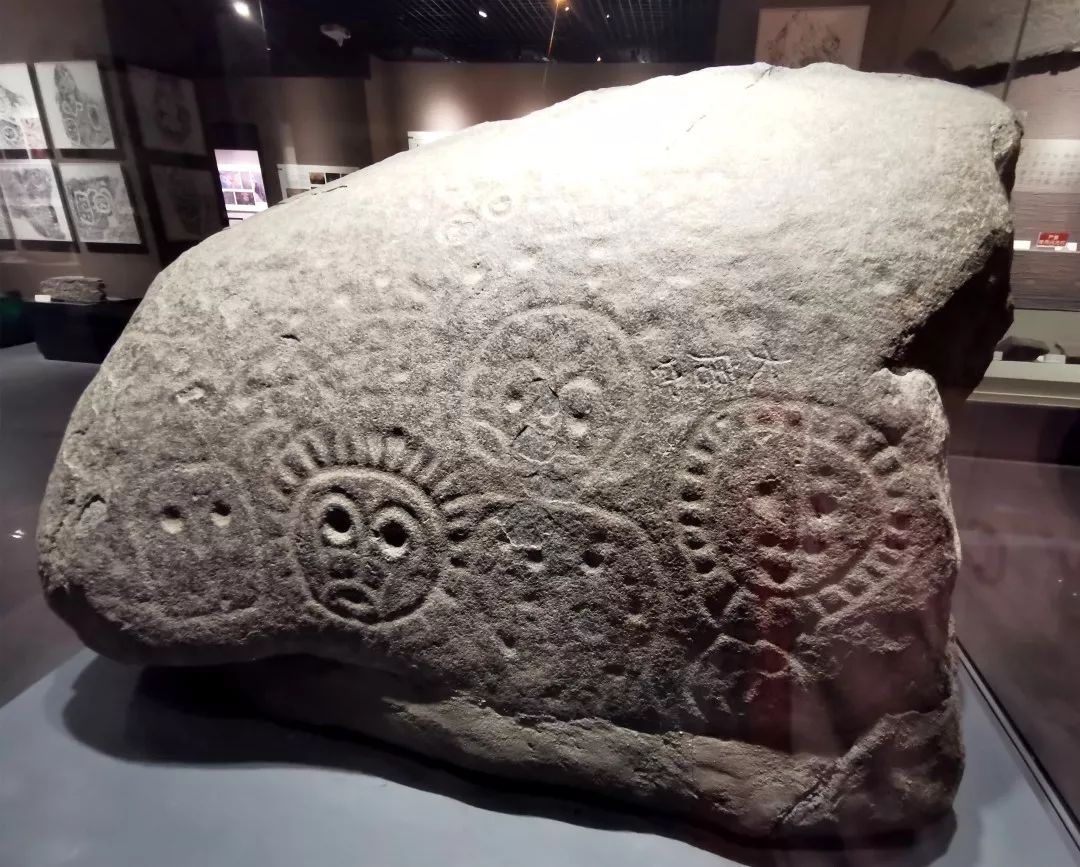 阴山岩画崖壁上的丝路文化印记康建国