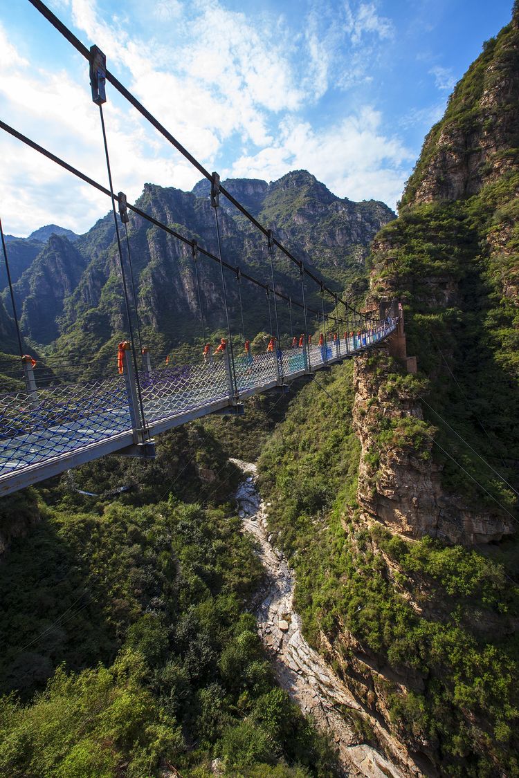 北京房山三渡樂谷銀灘玻璃棧道吊橋,高山漂流