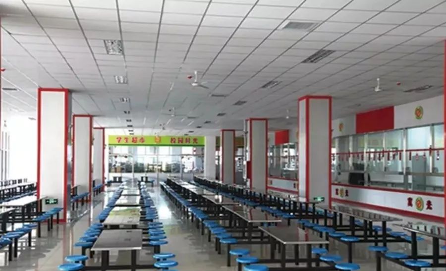由河北冀光餐饮公司运营,食堂分为两层,环境优雅,窗明几净